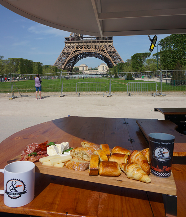 beer bike paris,EVG, EVJF, brunch, paris, vélo, tour eiffel, champs de mars,